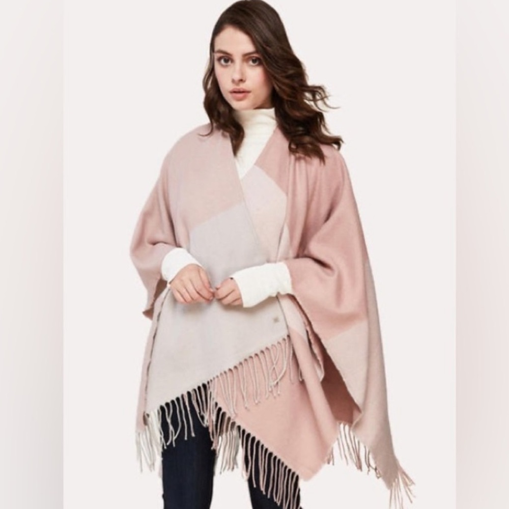 Soia & Kyo Warm and cozy Pink and Cream blanket wrap poncho